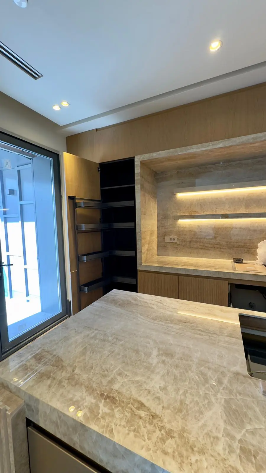 Fitted kitchen